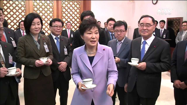 박 대통령, 장관들과 '티타임'…소통 강화