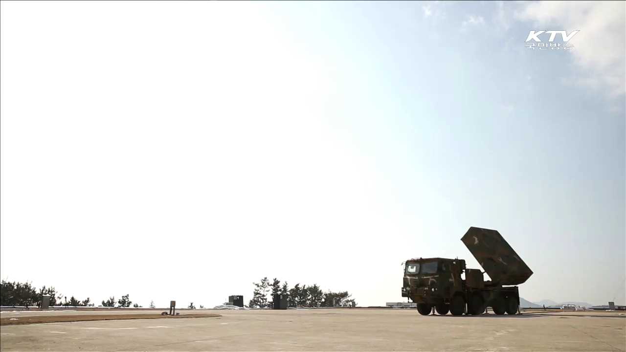 다연장로켓 '천무' 실사격훈련…도발원점 초토화
