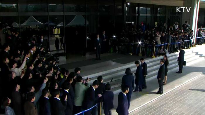 박 전 대통령 검찰 출석…조사 진행중