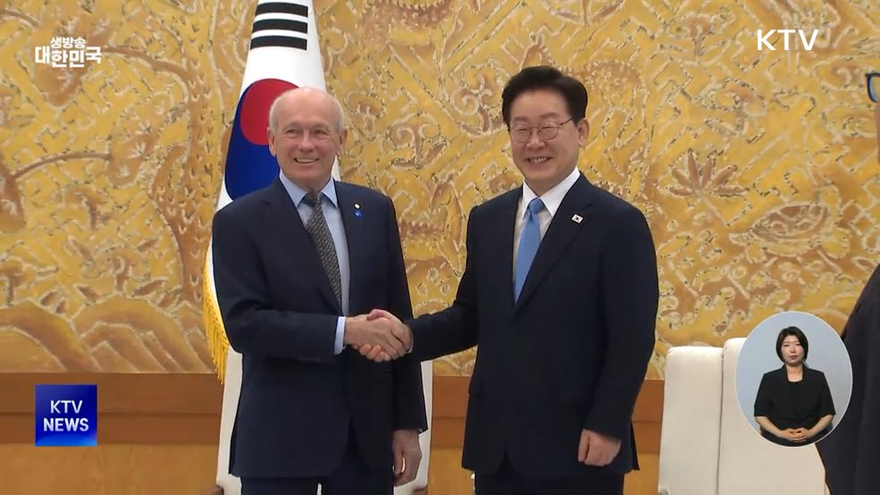 이 대통령, '노벨상' 피터 하윗 접견···"1분기 성장률 최고"