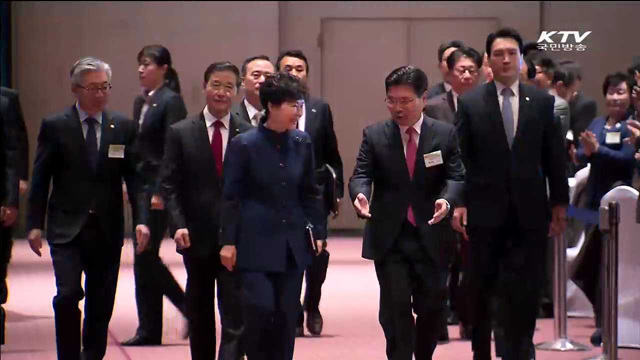 박 대통령 "통일 시대 문 여는 노력 절실한 때"