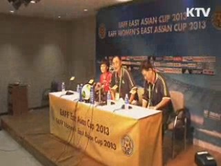 북한 여자축구팀 기자회견···"우승 할 것"