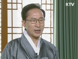 이 대통령 "세계로 힘차게 나아갈 때"