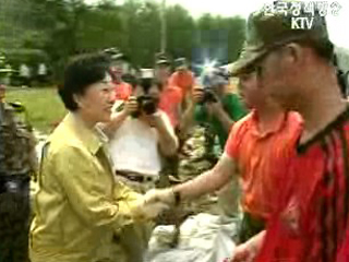 한명숙 국무총리 수해현장, 군부대 방문