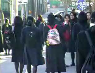 여성가족부 전화 연결 “성범죄 무겁게 다루다”