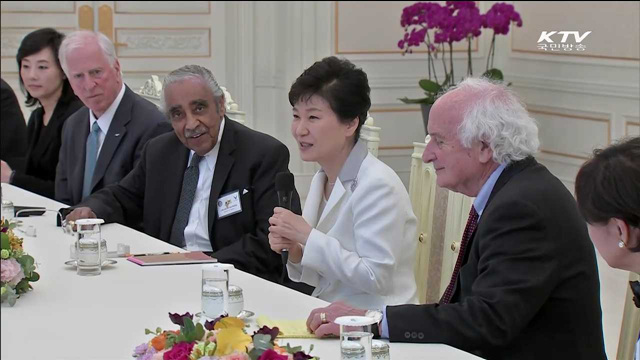 박 대통령 "위안부 문제 시급"…펠로시 "인권 차원 공감"