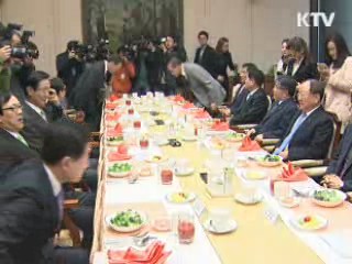 김중수 총재 "은행들, 中企에 더 많은 지원 필요"