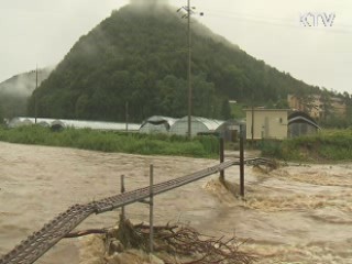 장마전선 다시 남하···늦은 밤부터 많은 비