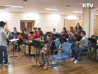19인의 외국인, 국악기로 K-POP 들려준다