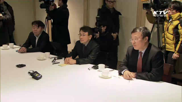 "진료거부 철회하고 대화 나서야"