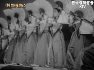 8,500대에 소요되는 전화 부속품 입하('57) 이미지