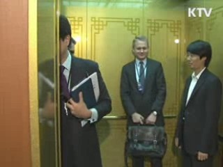 커틀러 "한미FTA 가능한 한 신속히 발효"