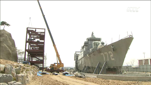 이어지는 발길…73만 명 천안함 찾아