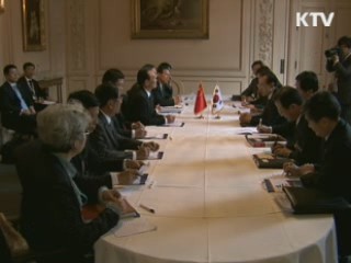 이 대통령 "북핵 포기해야 6자회담 재개"