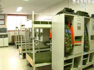 청와대, 군복무 기간 단축 검토