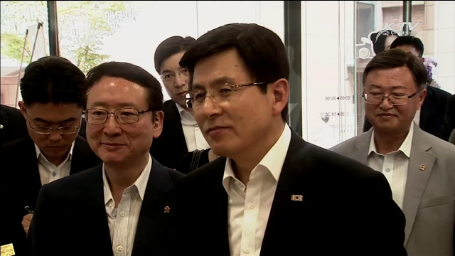 황 총리 명동 방문… "다시 찾고 싶은 한국 만들어야"