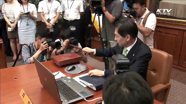 한은 기준금리 15개월 만에 인하…연2.25%