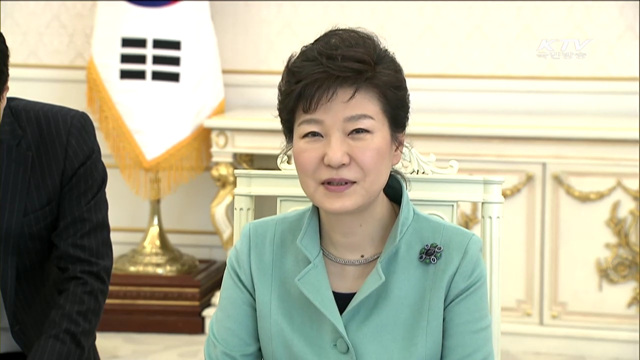 박 대통령 "위안부 문제 해결 시급하다"